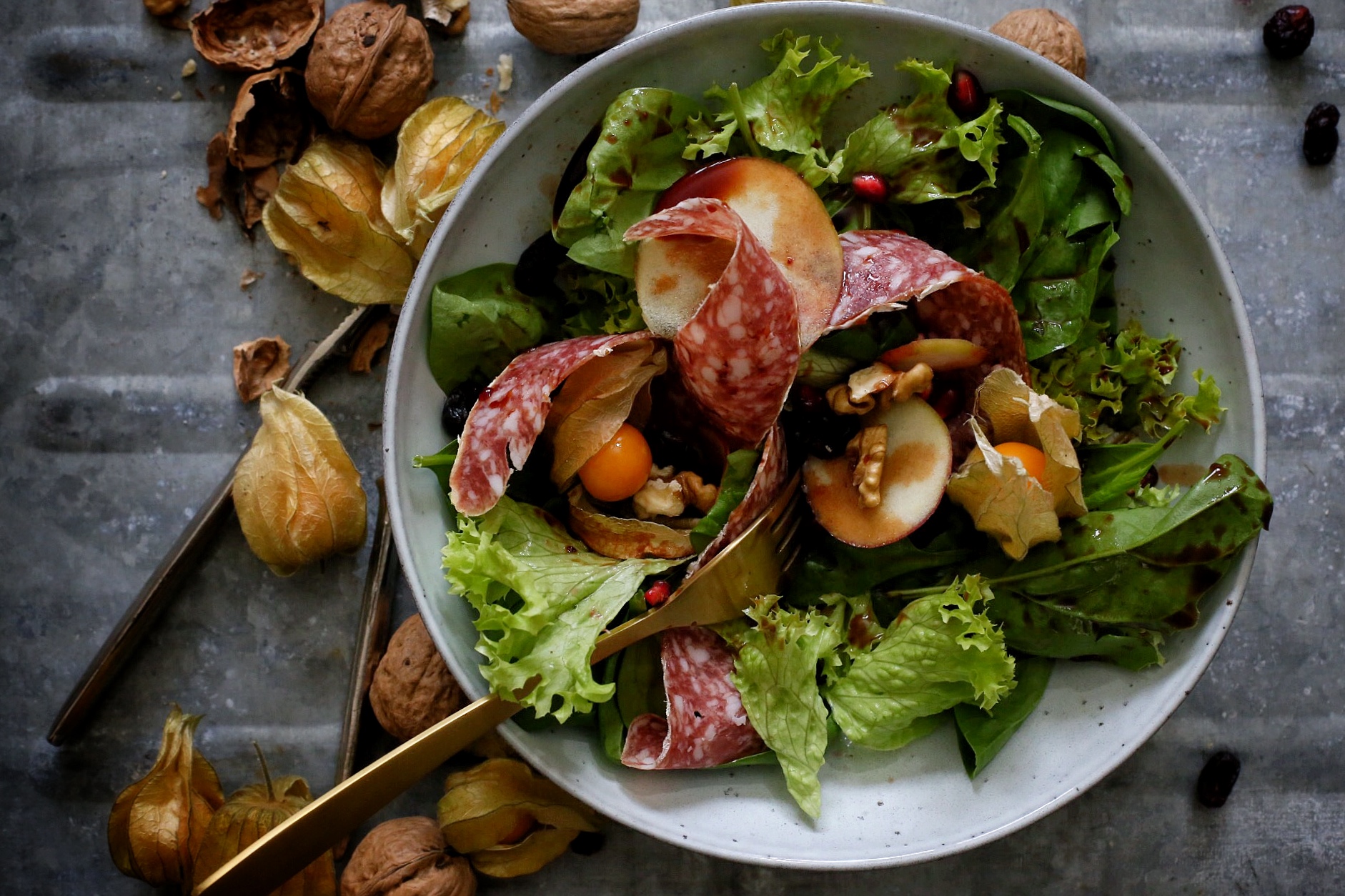 Herbstsalat: Rezept mit Apfel und Granatapfel